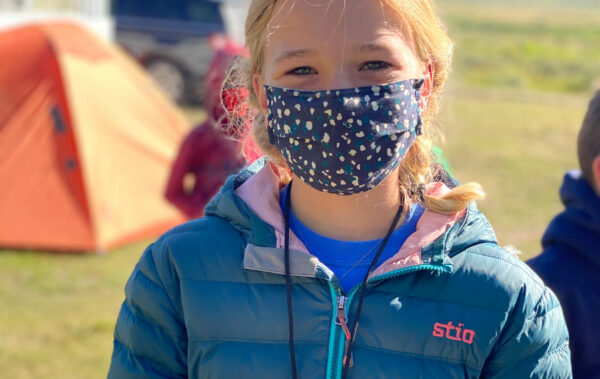 Girl traveler wearing a mask